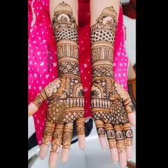 A clear, symmetrical shot of a bridal design featuring peacocks and palace domes. The use of negative space makes the detailed elements stand out.