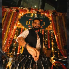 Bringing the iconic DDLJ vibes to the club. It was a filmy night of singalongs and classic Bollywood beats that had everyone feeling like Raj and Simran.
