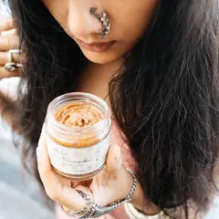 A moment of reflection with my sugar and oats body polisher. I love that this product is not only good for your skin but also for the planet, as the sugar dissolves without harming aquatic life.