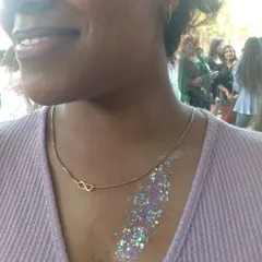 A beautiful sweep of iridescent glitter across the collarbone. This is a simple way to add a lot of sparkle and glamour to your outfit.