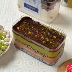 A closer look at the incredible layers in my Dubai Kunafa Pistachio tub. It’s a unique dessert that combines different textures and flavors in one perfect bite.