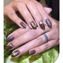 I love combining textures for a sophisticated result. Here, I used a rich, matte brown polish on almond-shaped nails and added delicate gold foil accents to a few nails for a touch of warmth and elegance.