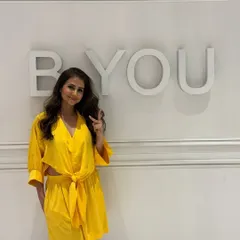 A major fan moment with the original dancing queen, Urmila Matondkar. Her presence always lights up the studio and makes us all go gaga. It was an honor to host the 'Rangeela' star herself.