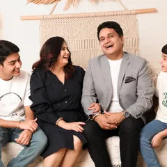 Capturing families with older children is just as magical. This candid shot, filled with genuine laughter, shows the fun and relaxed atmosphere I strive for in every session. The boho-inspired setup with its warm tones provides a comfortable, home-like setting.