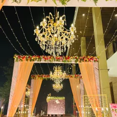 A closer look at the details of an elegant entrance passage. I focus on layering elements like crystal chandeliers, string lights, and floral arrangements to build a rich and enchanting atmosphere.