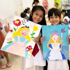 We had a wonderful time celebrating a birthday with an "Alice in Wonderland" themed art party! Seeing friends get creative together and leave with their own masterpiece is just the best. I can customize a party for any theme you can dream of.