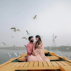 A magical moment captured at Yamuna Ghat, as Utsav and Shalini share a romantic boat ride surrounded by a flock of seagulls. This shot is a testament to finding beauty in the heart of the city.