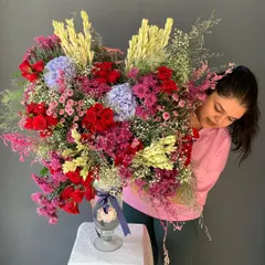 I love creating arrangements that are bursting with life and color. This oversized bouquet features a rich mix of red roses, hydrangeas, and fragrant Rajnigandha, perfect for making a bold and beautiful statement.