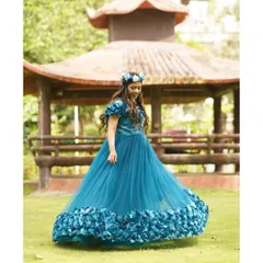 A closer look at the off shoulder design and 3D floral accents on this teal gown. Most of my rentals, including this one, come with complimentary accessories like this beautiful floral crown to complete your look without any extra hassle.