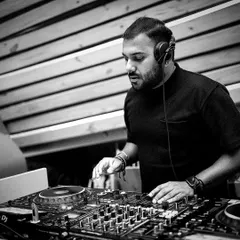 A focused moment during my gig at Yazu in Indore. I enjoy traveling and bringing my sound to new cities and new crowds.