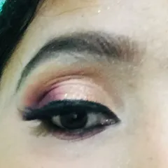 A close-up of a classic Indian bridal eye makeup look. I used a blend of warm pinks and shimmering gold eyeshadow to create a defined cut crease, finished with a sharp winged eyeliner. This technique makes the eyes the star of the show and photographs beautifully.