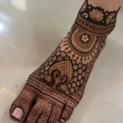 A close-up of the intricate peacock motif on the foot. I pay close attention to every detail to ensure the design is flawless.