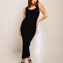 A full-length view of the classic glam look. The bold red lip and softly styled hair perfectly complement the simple black dress, creating an iconic and powerful statement.