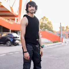 Capturing the cool, effortless style of actor Shantanu Maheshwari in an outdoor setting. This type of shot is great for building a versatile acting portfolio.
