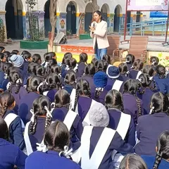 It's a joy to teach young minds about the power of food. Here, I'm conducting an outdoor nutrition session at a government school, explaining the importance of a 'rainbow diet' in a way that's fun and easy for students to remember.