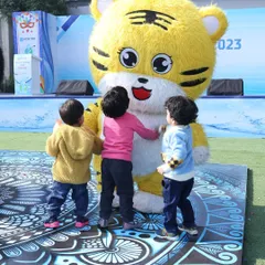 Nothing brings more joy to a kid's party than a live cartoon character. See how our friendly tiger mascot creates a magical moment, interacting gently with the youngest guests and making for perfect photo opportunities.
