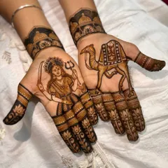 Jay Dashama! This is one of my favourite spiritual designs, showing the divine Goddess Dashama on one palm and her sacred camel on the other. It’s a powerful and blessed design, perfect for festivals or to carry her blessings with you.