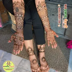 This coordinated hand and foot mehndi set features simple yet elegant lotus mandalas on the feet and intricate traditional patterns on the arms, creating a balanced bridal look.