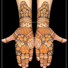 A beautiful example of a full-hand bridal design with dense floral patterns on the palms and peacock motifs on the wrists, creating a rich and luxurious look.