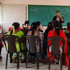 Addressing a group of teachers on the topic of "Effective Communication with Body Language". Non verbal cues are incredibly important in a classroom setting, and I provide practical tips on how to use them to build rapport with students.
