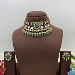 The full view of the choker set with matching stud earrings.