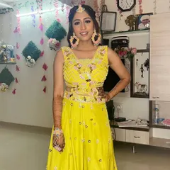 A full-length view of this stunning Haldi bride. The bright yellow lehenga and fresh, dewy makeup create a look that is full of joy.