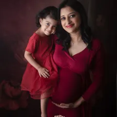 This portrait of a mother and daughter is so full of love. It's a beautiful memory of the time when it was just the two of them, waiting for the new baby.