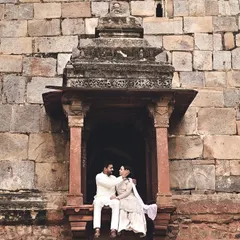 Using the architectural details of a historic monument, we framed this couple in a window for a timeless, regal portrait. These locations provide a majestic backdrop for pre-wedding photography.