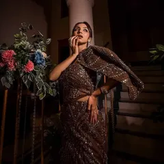 For the bride who loves to make a statement. This bold and modern cocktail look features a stunning brown embellished gown, proving that bridal glam can be fierce, confident, and totally unforgettable.