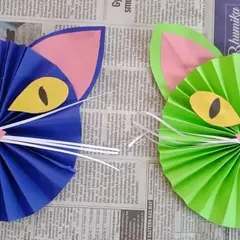 The first day of summer camp started with a fun paper craft activity. These adorable fan-folded cats were a great way for children to practice folding, cutting, and gluing while expressing their creativity.