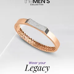 This rose gold kada is a testament to detailed craftsmanship. The bar is set with pavé diamonds and flanked by black enamel accents, while the inside features an intricate filigree pattern for a hidden touch of luxury.