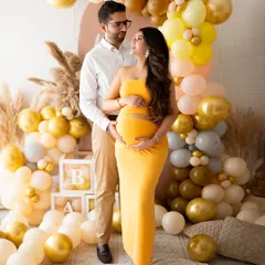 We can even host your baby shower shoot. This adorable couple celebrated with a custom-decorated setup right here in the studio, complete with a beautiful balloon arch.