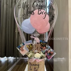 The countdown has begun! This "Mommy to Be" hot air balloon hamper is a thoughtful baby shower gift, personalized with photos and filled with goodies to pamper the new mom.