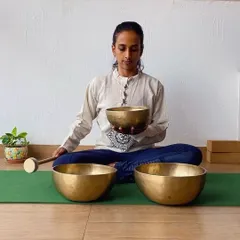 This image captures a student in a moment of focused practice during our sound meditation course. Enrolling is a great way to reduce stress, improve focus, and find emotional balance, all while learning a new skill.