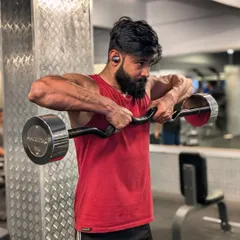An upright row with an EZ bar, an effective exercise for hitting the biceps and shoulders simultaneously.