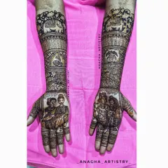 This bridal mehendi features custom portraits telling the couple's story. On one hand, I depicted the couple, and on the other, Radha and Krishna, blending personal and divine love.