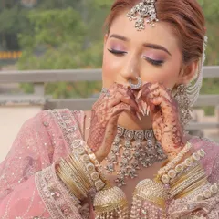 The soft, diffused pink eyeshadow is the highlight of this monochromatic look. I guide my students on blending techniques to ensure there are no harsh lines, only seamless color.