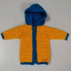 Imagine creating this cozy, colorful hooded sweater for a baby. It’s one of the most popular projects my students love to make. I guide you step-by-step, from choosing the yarn to the final stitch.