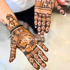 A lovely design for Rakhi. This henna features a beautiful portrait of Radha and Krishna, perfect for celebrating the festive occasion.