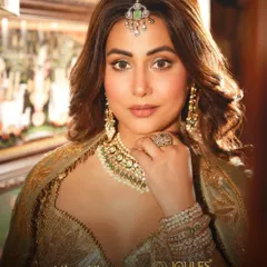 The radiant Hina Khan embodying the spirit of a modern bride in a complete JBR set. The look features a bespoke polki and pearl necklace, matching earrings, a maang tikka, and stacked kadas, all handcrafted to create a story of timeless elegance.