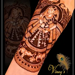 A graceful portrait of Radharani on the forearm, surrounded by peacocks and elephants. My classes cover the iconography and details that make these divine portraits instantly recognizable and beautiful.
