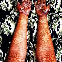 A stunning example of the rich, dark stain from a full bridal mehendi. I take great pride in my homemade paste that delivers these consistently beautiful results.
