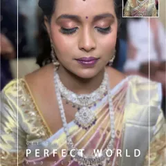 This American Diamond and pearl haram is a showstopper. It is available for rent and is perfect for brides who want a blend of modern sparkle and traditional length.