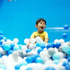 This is the look of pure happiness! Diving into a giant ball pit is a classic part of the fun I offer, perfect for kids to jump, hide, and play in a safe, cushioned environment.