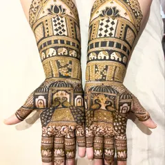 This design is all about royal architecture, featuring jharokha windows, majestic elephants, and delicate lotus details. It's a perfect example of a full-coverage, story-rich mehendi.