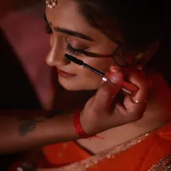 A close-up of the mascara application. I take care to ensure every lash is coated for a full, dramatic effect, which is key for beautiful photos.