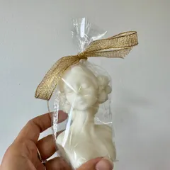 The 'Lady' soy candle is one of my most popular pieces for elegant gifting. Its classic bust form makes it a sophisticated addition to bridesmaid hampers or personal gifts.