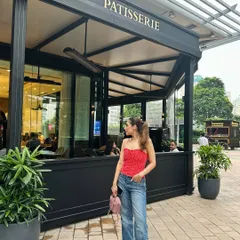 A side profile of my red top and jeans outfit. Tying my hair in a high ponytail keeps the look fresh and casual.