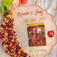Celebrating the beginning of forever. This wedding keepsake platter features the couple's photo, names, and wedding date, with a crescent of preserved red rose petals and gold leaf.