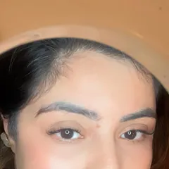 A full view of the natural lashes with a light cat eye wing. It’s the perfect way to get a winged liner effect without any makeup.
